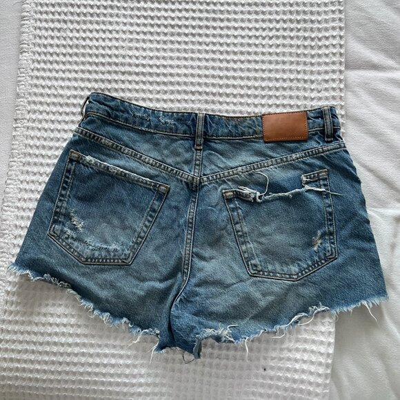 Zara High Waisted Destroyed Denim Shorts - Picture 4 of 9